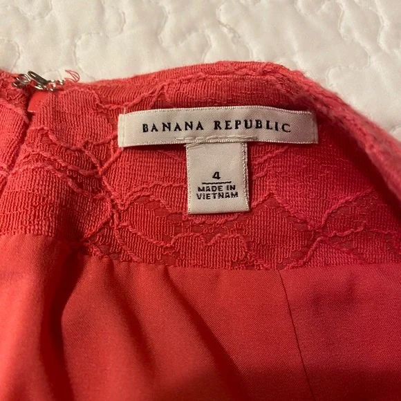 Banana Republic pencil skirt - Picture 4 of 6